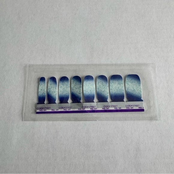 *Exclusive* Color Street: Frosted Fizz | Blue Ombre Glitter Winter Holiday Party - Picture 5 of 12